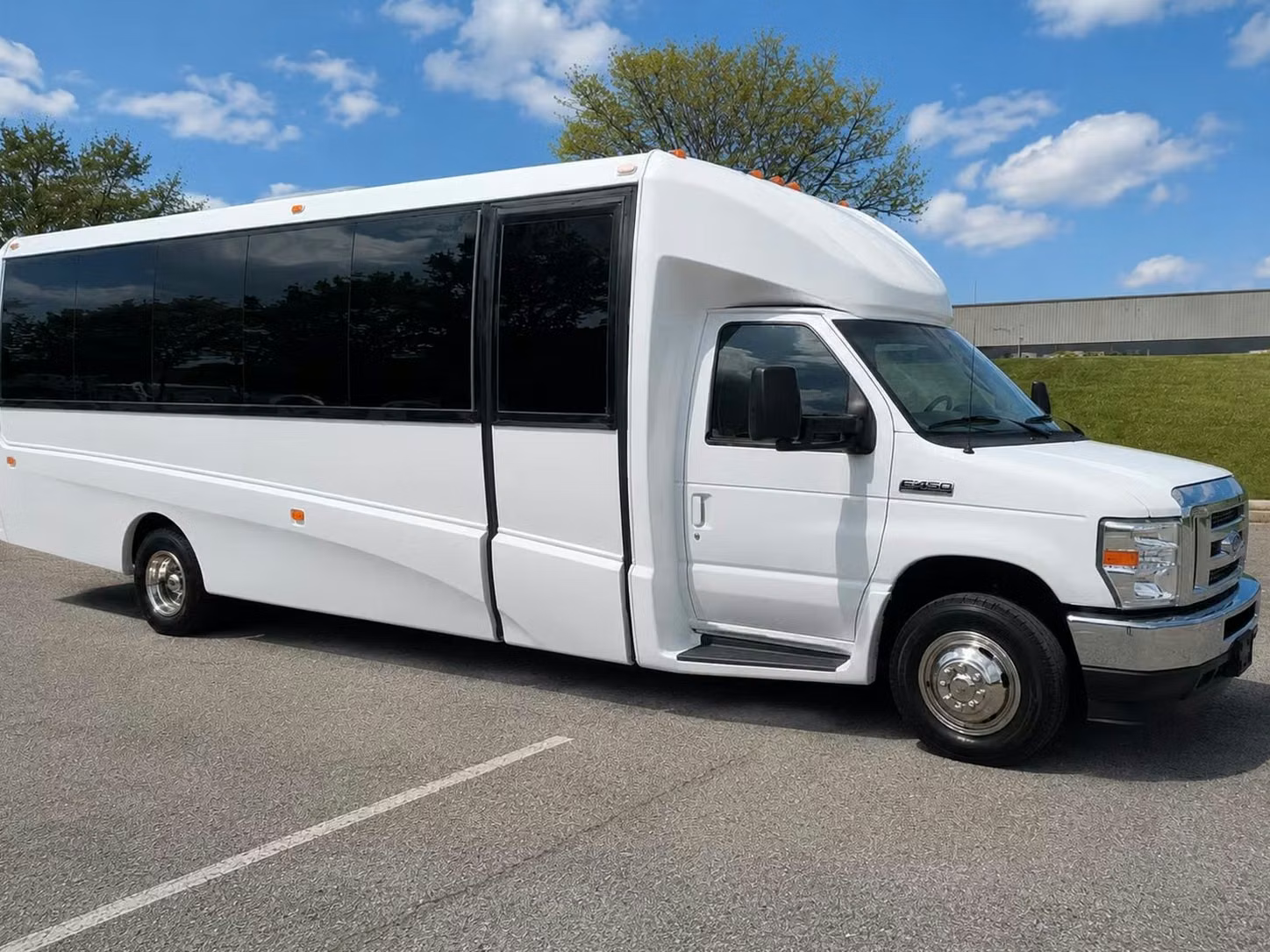lawndale 20 passenger minibus rental