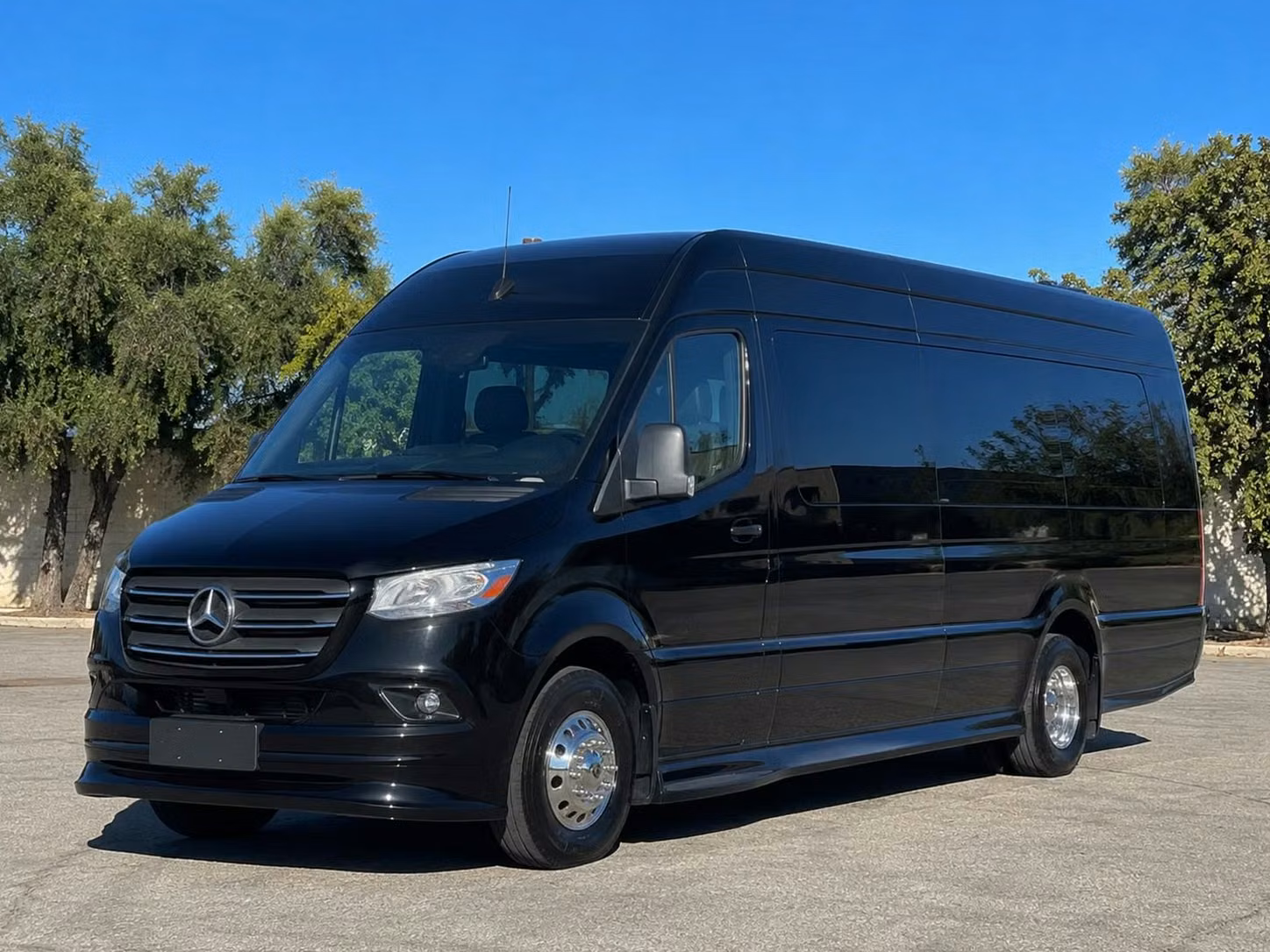 lawndale charter buses minibuses party buses and sprinter vans in lawndale